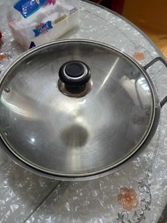 Stainless steel 32 cm wok pan use once.