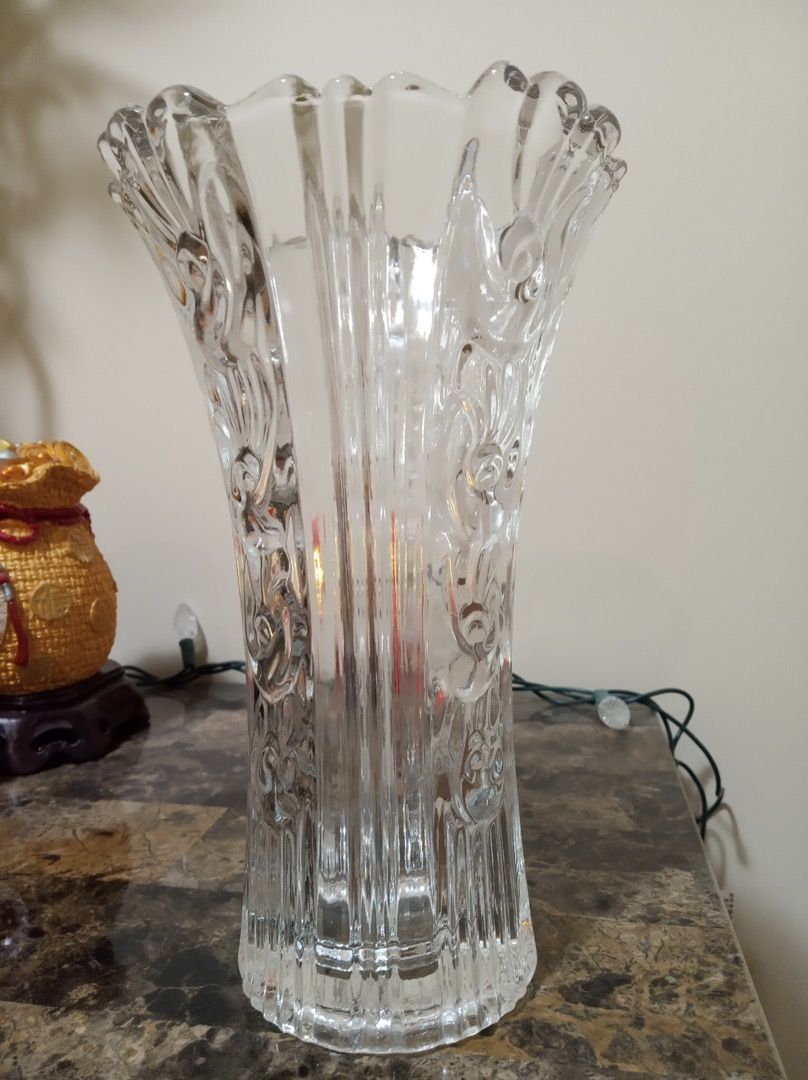 Table Flower Vase crystal glass 9.75" X 6" (Category: Craft Supplies & Tools) located in Edmonton. Submitted by lamdiamond (Listing ID 1274377906, Image 2). Description: Used (good condition, no damage) Hold real thing better than hold cash Vase is surrounded by flower which symbolize happiness and victory, you will like this vase both style and size, bring you nice mood every day. Both all sides and bottom of the vase is thicken design, compared