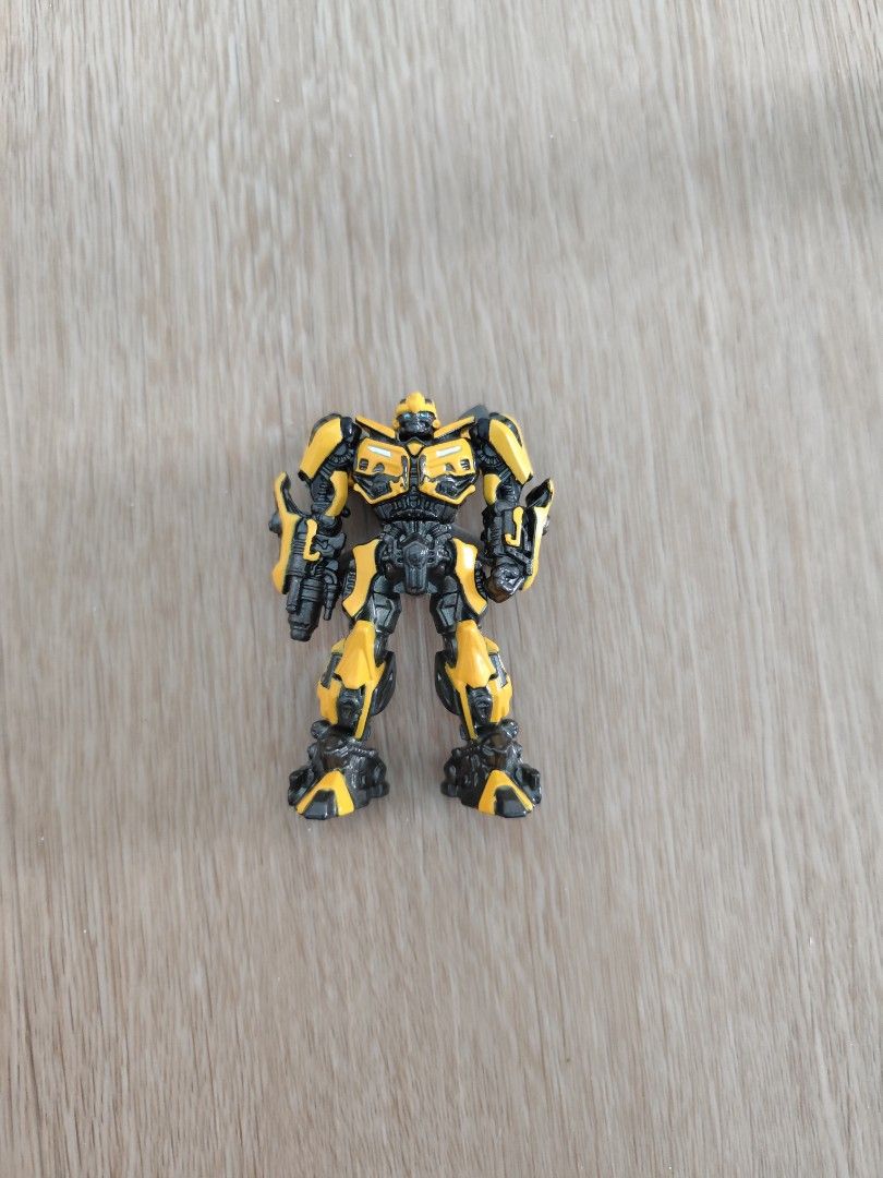 Transformers (Category: Toy Figures) located in Singapore. Submitted by calvinzzx (Listing ID 1274220952, Image 2). Description: metal made.