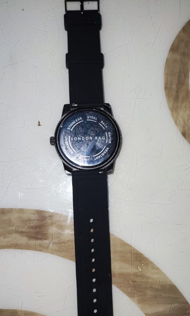 Relojes stainless steel back water clearance resistant