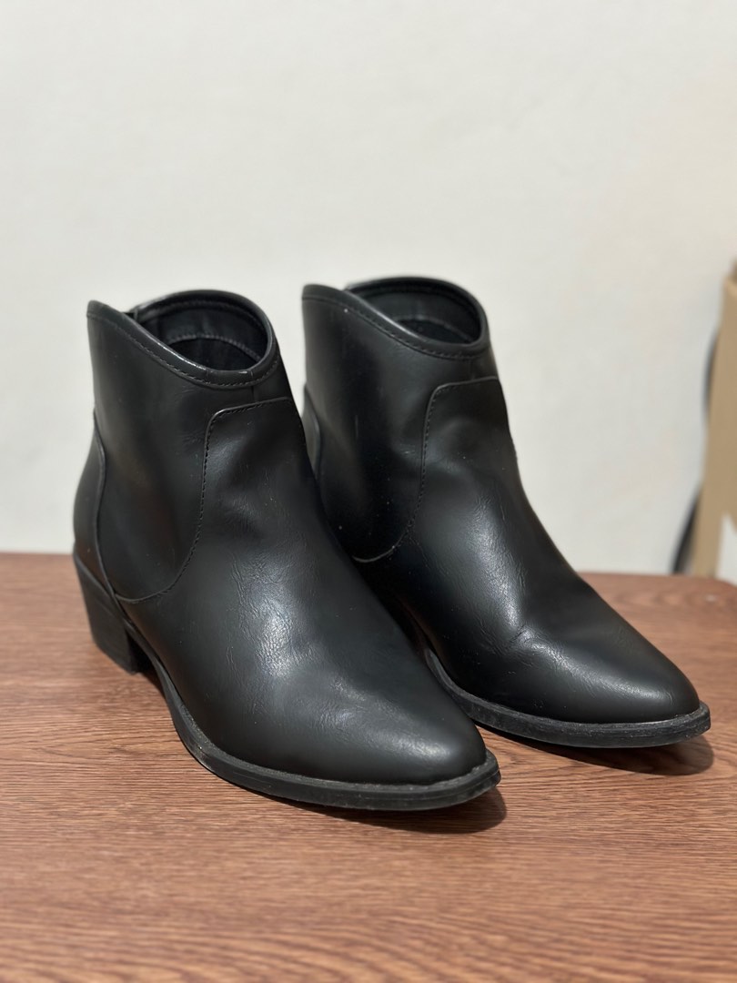 WOMEN s BOOTS PAYLESS with box