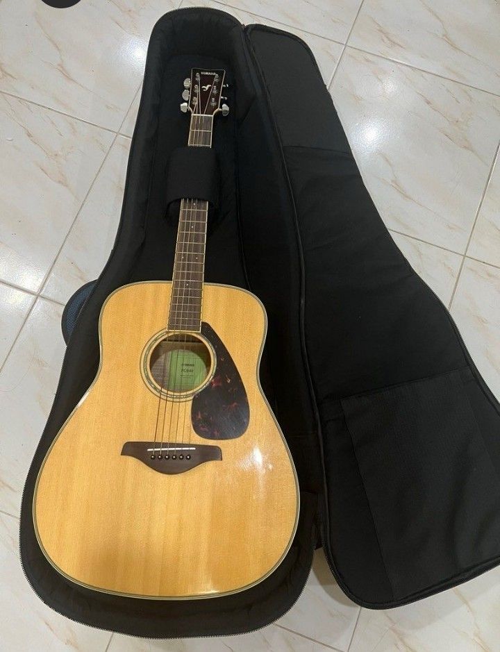 Yamaha fg840 acoustic guitar deals