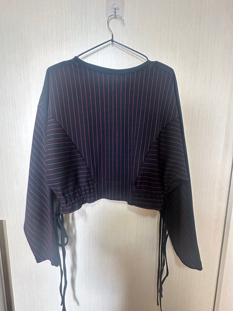 zara stripe long sleeve (Category: Longsleeves) located in Pasig City. Submitted by danda24 (Listing ID 1274283498, Image 3). Description: kasya up to semi large frame not stretchable for office.