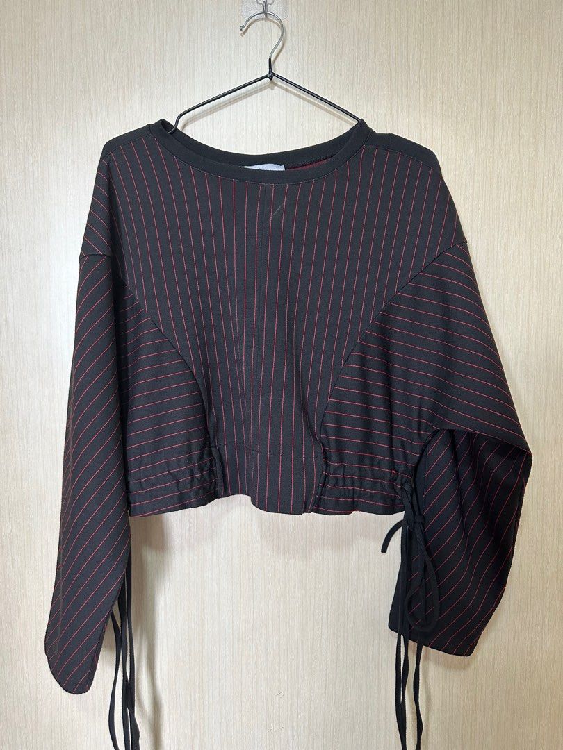 zara stripe long sleeve (Category: Longsleeves) located in Pasig City. Submitted by danda24 (Listing ID 1274283498, Image 1). Description: kasya up to semi large frame not stretchable for office.