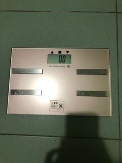200 each used digital weight scales