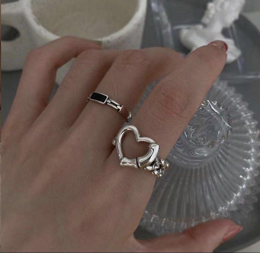 2 pieces Hollow black love ring Hip hop cold wind trend open index finger ring Adjustable ring