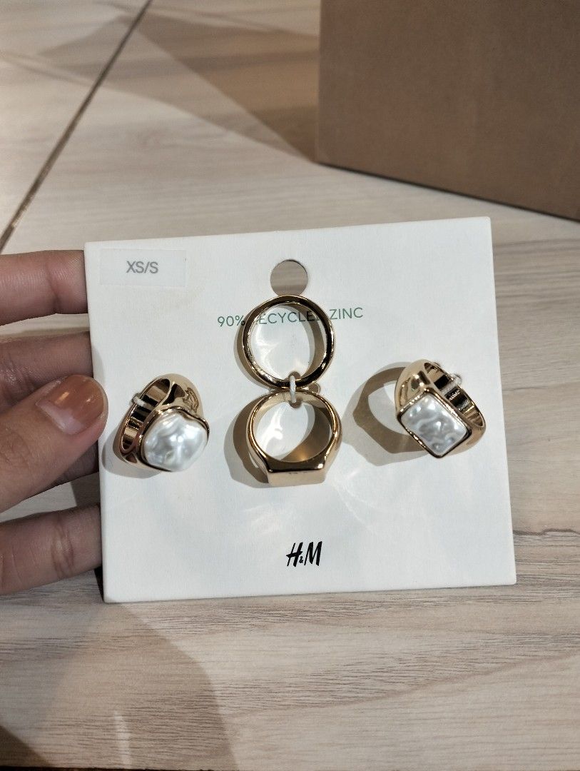 4 pcs. H&M rings (Category: Rings) located in Quezon City. Submitted by bodegallery (Listing ID 1274512298, Image 1). Description: ✨ BRAND NEW ✨ ✓ Originally bought for Php 799. Selling it at a lower price. ✓ LAST PRICE ✓ Size XS/S (5-6) ✓ Looks classy.