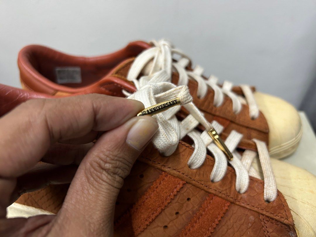 Superstar clearance on feet