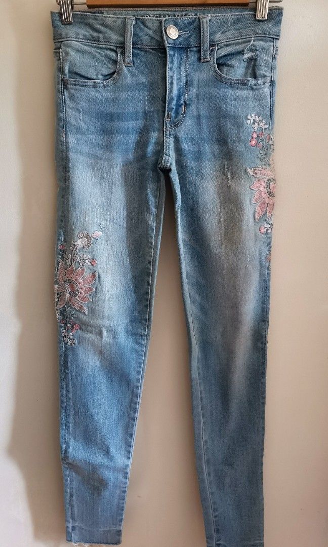American Eagle Jeans Size 0 (Category: Jeans) located in Pasig City. Submitted by dehoarding (Listing ID 1274610529, Image 2). Description: In excellent condition Size US0 Stretchy.