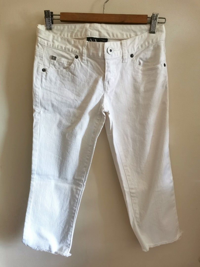 Armani Exchange (Category: Jeans) located in Pasig City. Submitted by dehoarding (Listing ID 1274611318, Image 2). Description: In excellent condition Calf length Size 0.