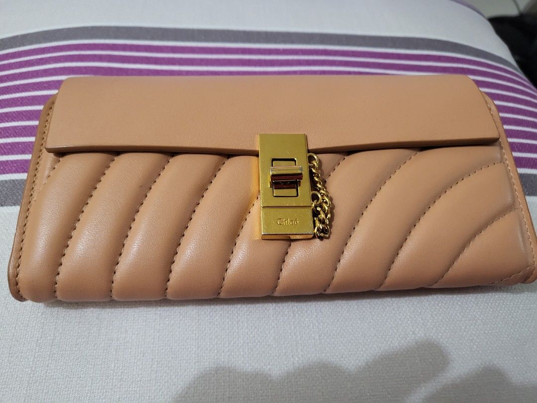 Authentic Pre-owned Chloe Long Wallet (Category: Luxury Bags & Wallets) located in Manila. Submitted by limcyndee76-18479 (Listing ID 1274490469, Image 1). Description: Authentic Pre-owned Choe Long Wallet Money Back Guarantee.
