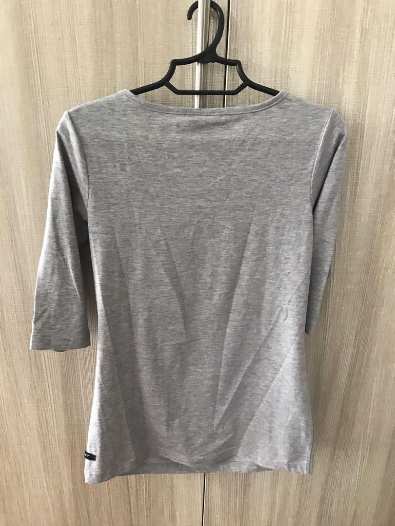 BAYO Gray Quarter Length Sleeved Top (Category: Longsleeves) located in Taguig. Submitted by jia.l (Listing ID 1274463396, Image 2). Description: BAYO Gray Quarter Length Sleeved Top Php 300 Size: M A branded BAYO gray uarter length sleeved top with a delicate scooped neck for a more elegant flair..