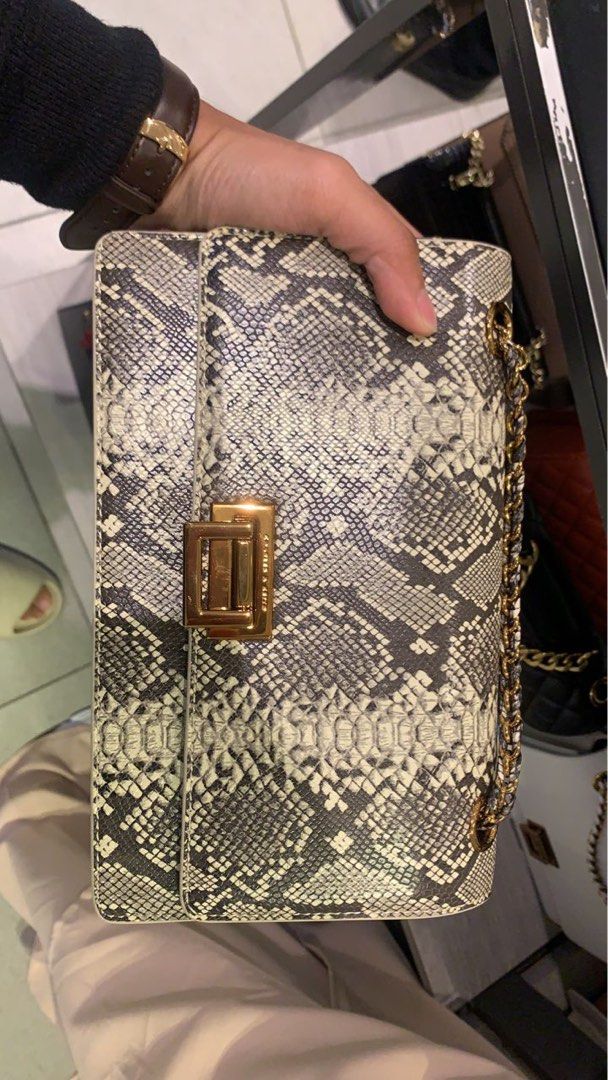 Harga beg charles and keith original deals