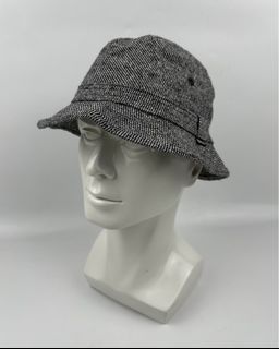 BUCKET HAT ONE PIECE, Men's Fashion, Watches & Accessories, Cap & Hats on  Carousell