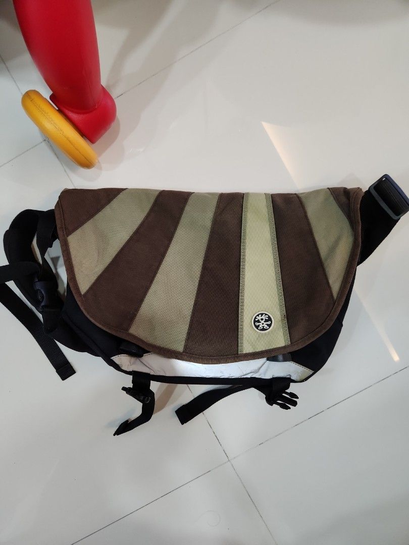 Crumpler Messenger Bag, Men's Fashion, Bags, Sling Bags on Carousell