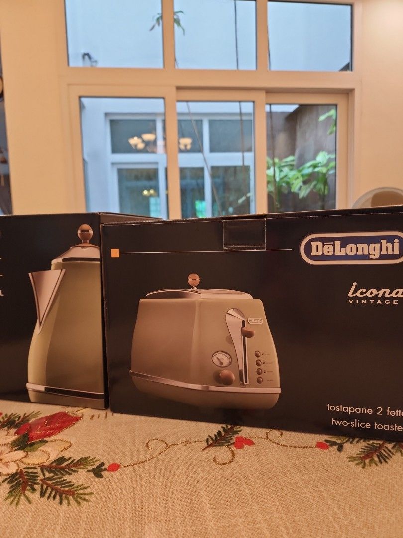 Delonghi Icona Vintage toaster and kettle set (Vintage Green), TV & Home  Appliances, Kitchen Appliances, Kettles & Airpots on Carousell