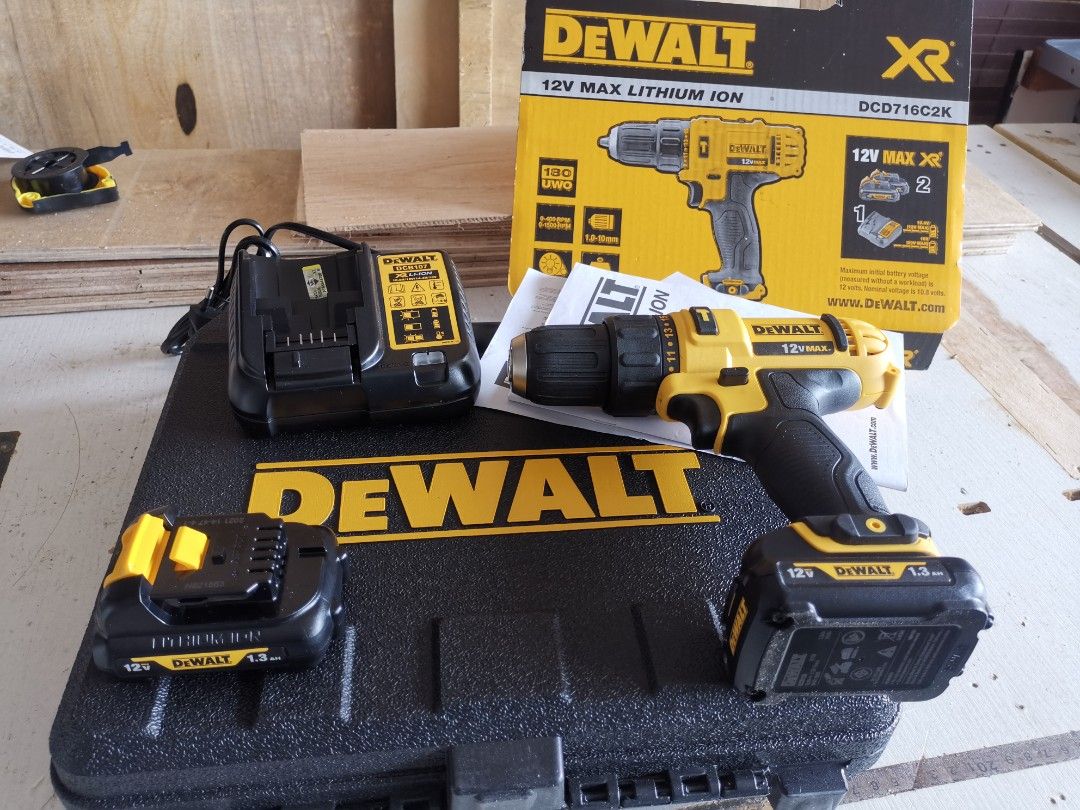 Dewalt dcd716c2k 12v 2x batteries charger dcb112 Furniture