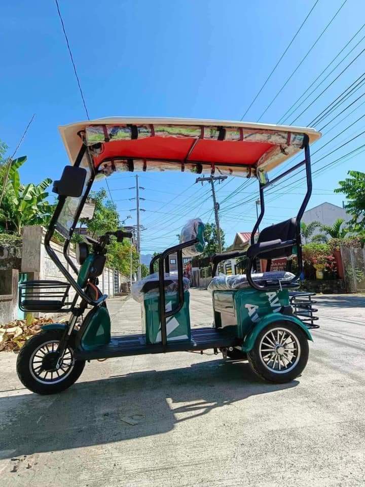 ETRIKE AVIA CRUISER (Category: Bicycles) located in Manila. Submitted by minidivisoria (Listing ID 1274567303, Image 2). Description: AVIA CRUISE ETRIKE 😱 New fashion colour Automatic wiper Removable battery charge sa loob ng bahay Handbrake pwede parada sa pataas Motor 1000w Original Meron din Fan kahit ilan tao Sakay kaya 3 wheels,2 rows with ROOF! INCLUSIONS: ✅Unit with complete accessories 👍Kasama bobong 👍kasama trapal 👍Kasama Wiper 👍Kas