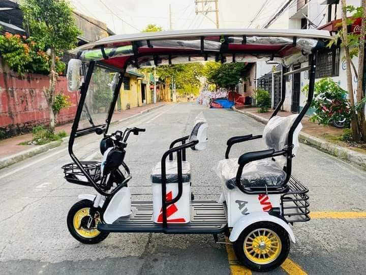 ETRIKE AVIA CRUISER (Category: Bicycles) located in Manila. Submitted by minidivisoria (Listing ID 1274567303, Image 1). Description: AVIA CRUISE ETRIKE 😱 New fashion colour Automatic wiper Removable battery charge sa loob ng bahay Handbrake pwede parada sa pataas Motor 1000w Original Meron din Fan kahit ilan tao Sakay kaya 3 wheels,2 rows with ROOF! INCLUSIONS: ✅Unit with complete accessories 👍Kasama bobong 👍kasama trapal 👍Kasama Wiper 👍Kas
