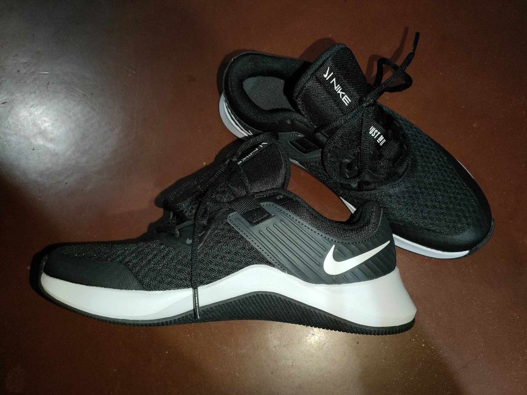 For Sale Nike Rubbershoes Brand New Size: 9 UK EUR 40.5 Color
