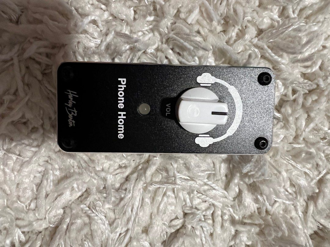 Harley Benton pedalboard headphone amp, Hobbies & Toys, Music & Media