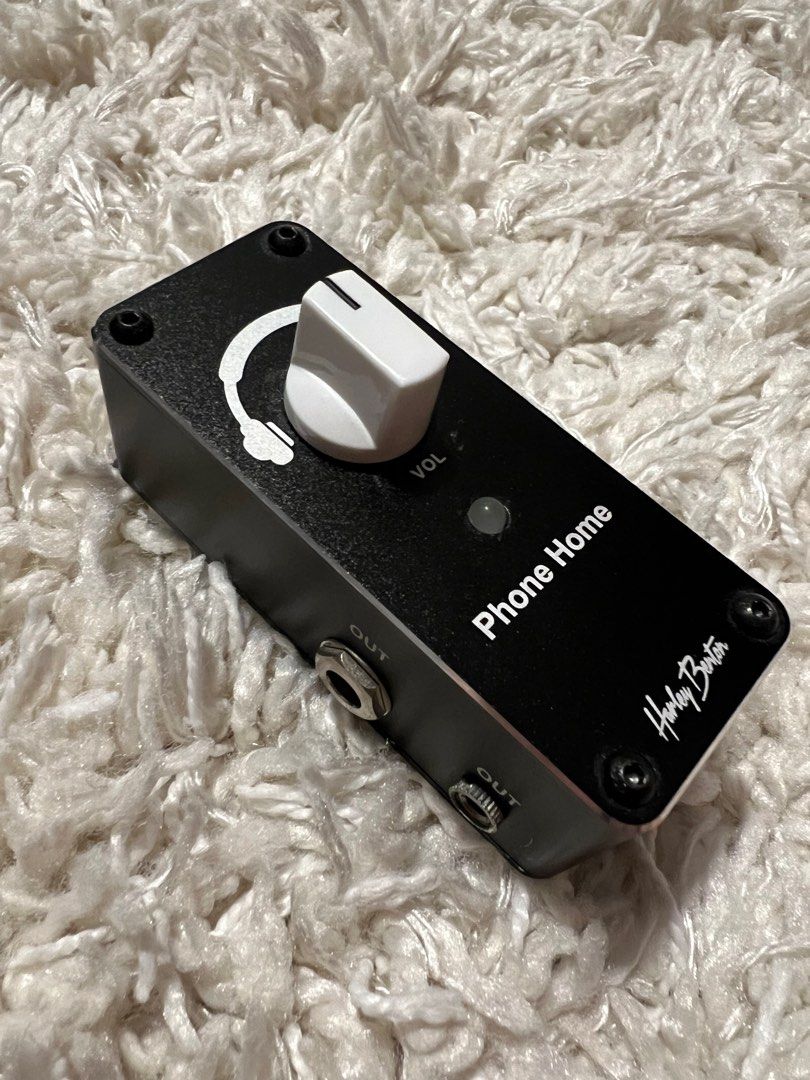 Harley Benton pedalboard headphone amp, Hobbies & Toys, Music & Media