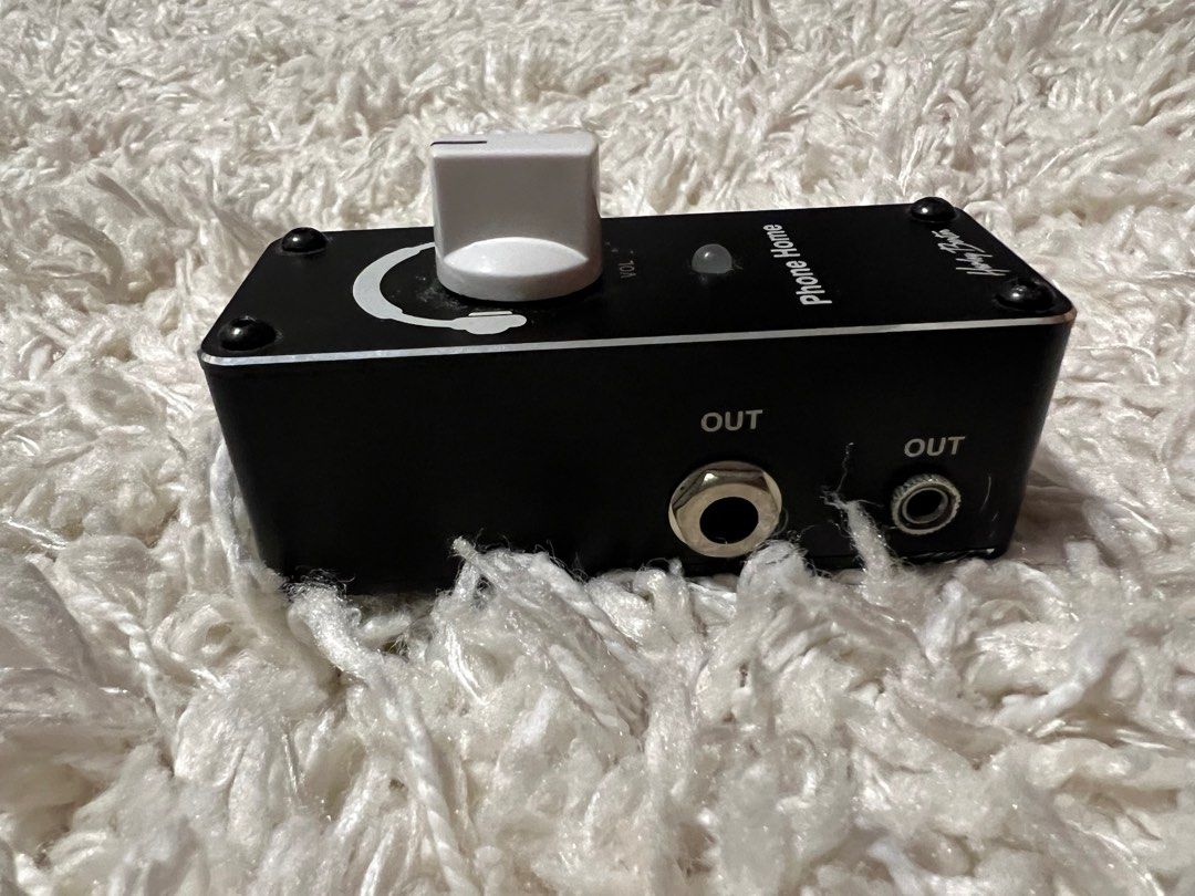 Harley Benton pedalboard headphone amp, Hobbies & Toys, Music & Media