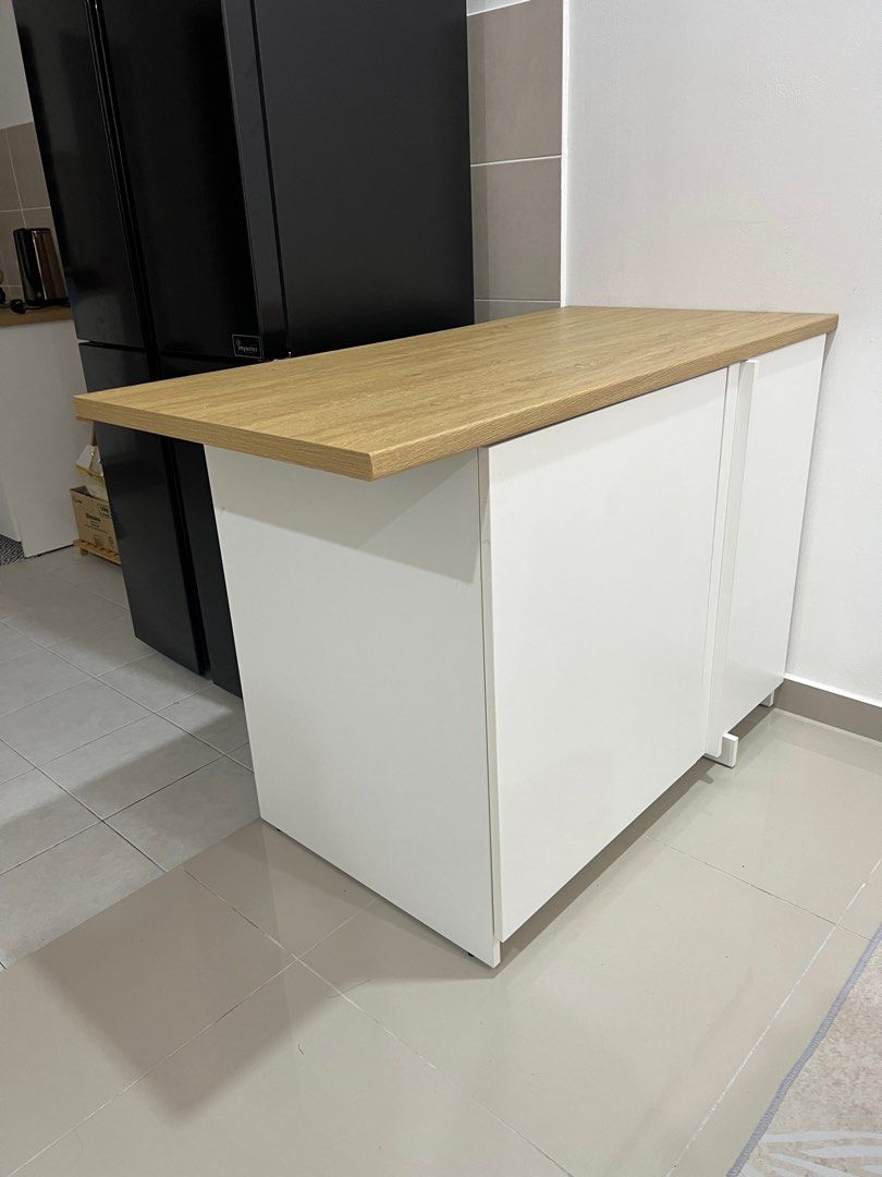 Knoxhult shop corner cabinet