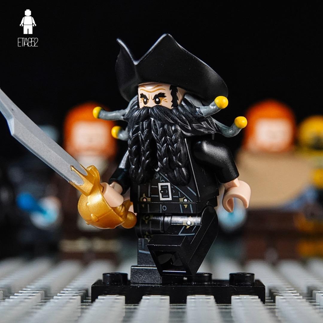 Lego blackbeard minifigure hotsell
