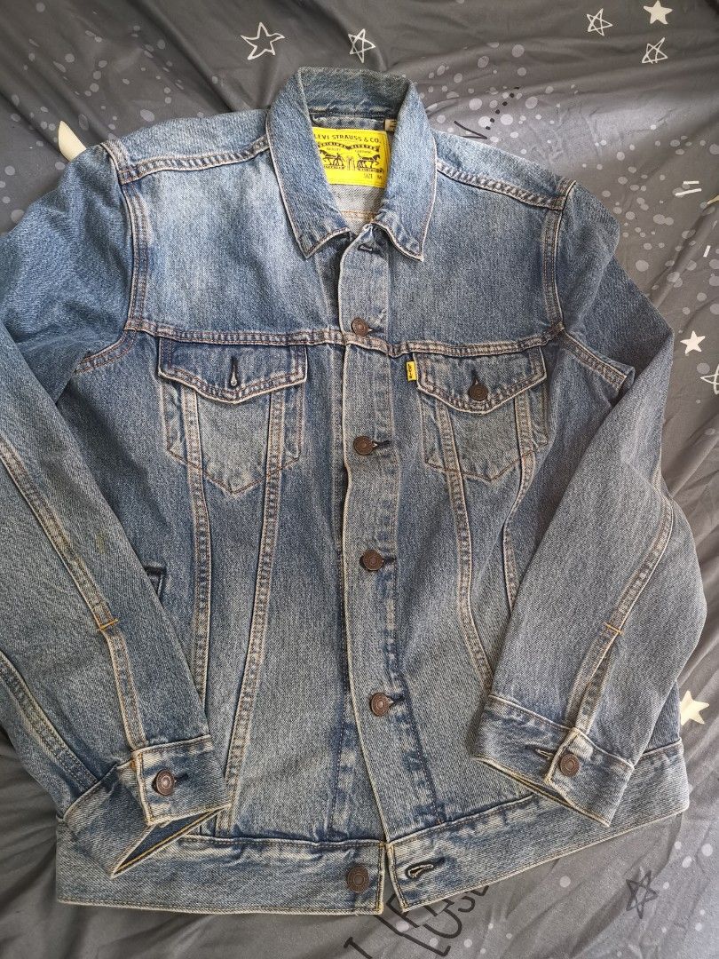 LEVI S X PEANUTS DENIM TRUCKER JACKET