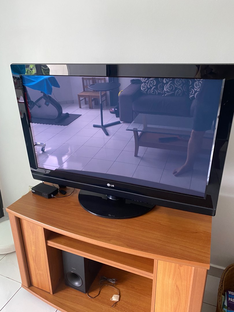 LG 42 inch TV, TV & Home Appliances, TV & Entertainment, TV on Carousell