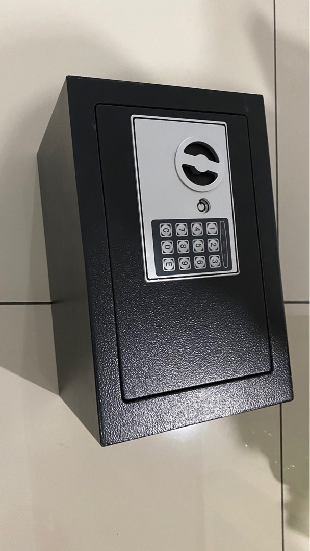 LOCKED safe. NEED TO OPEN THE SAFE YOURSELF, Furniture & Home Living