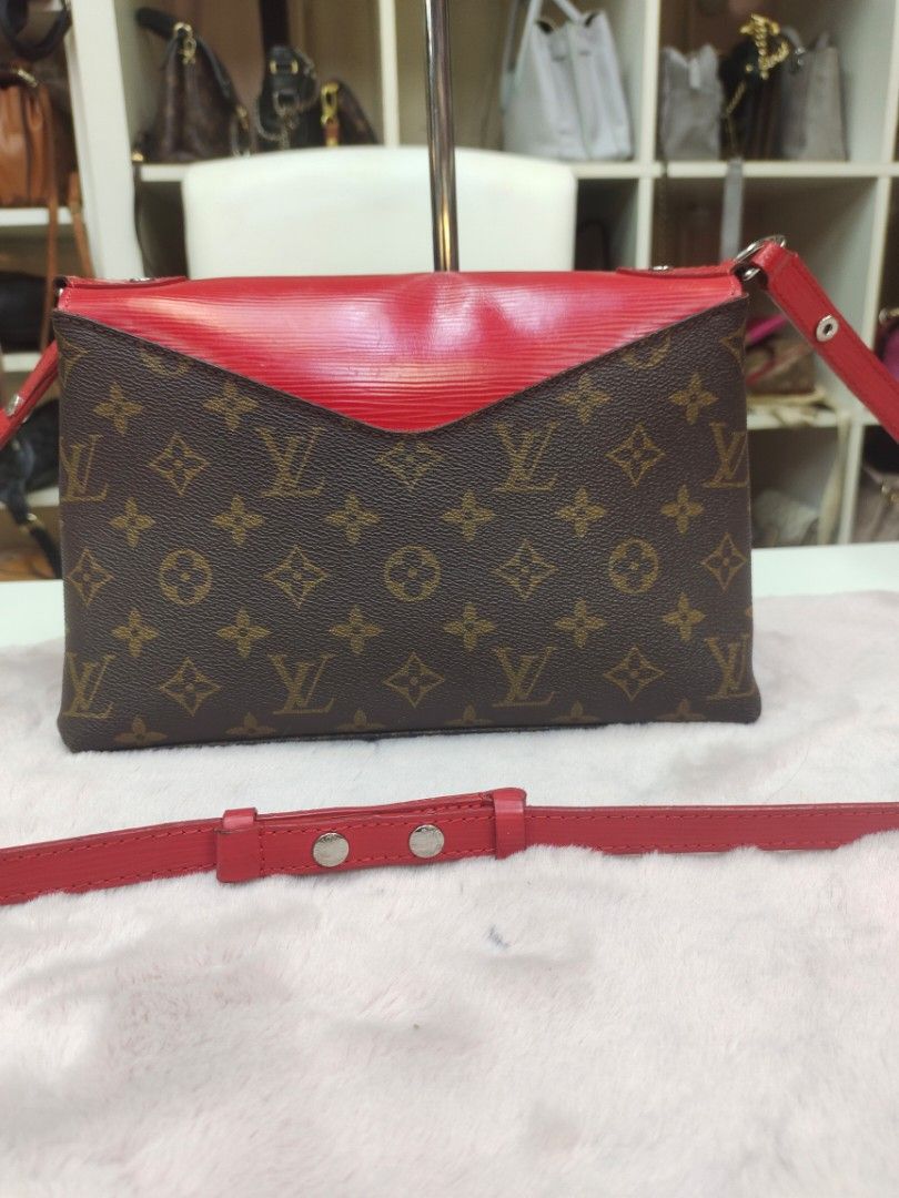 Louis vuitton hotsell daily pouch red