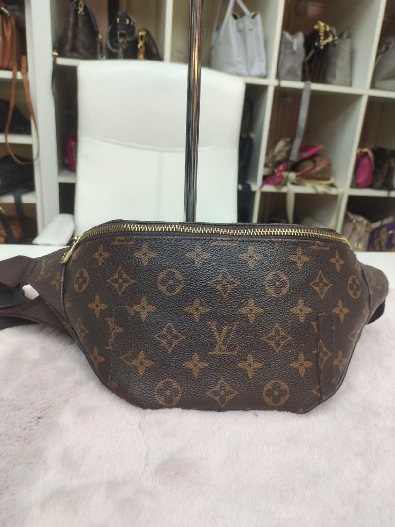 Pouch sales lv monogram