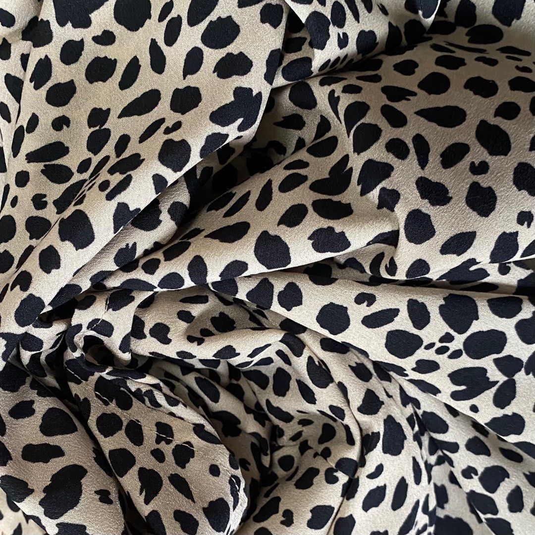 Midi Skirt with slit (Category: Skirts) located in Makati City. Submitted by soobjny (Listing ID 1274419674, Image 3). Description: price is negotiable if buying more than 2! :) .