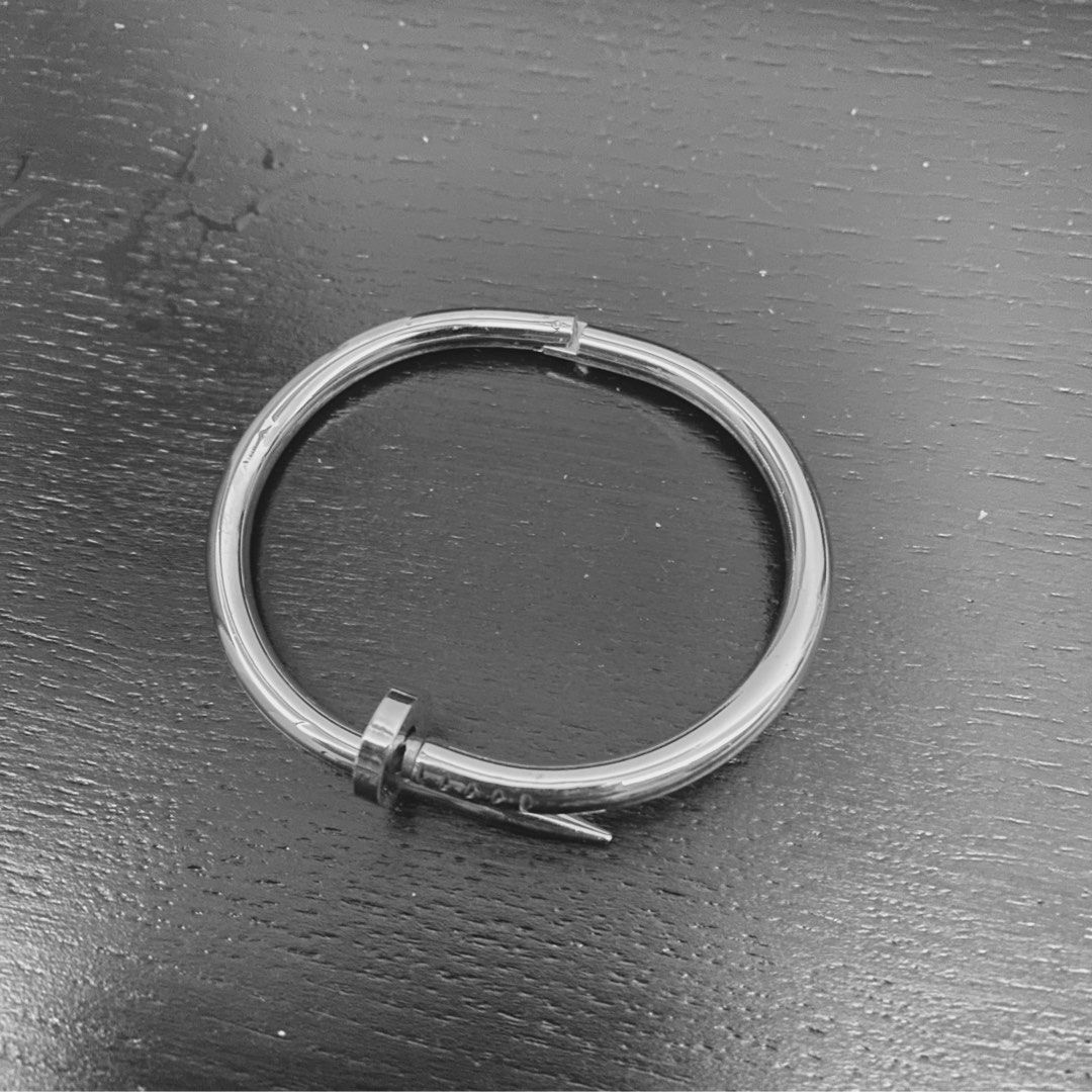 Cartier nail 2024 bracelet black