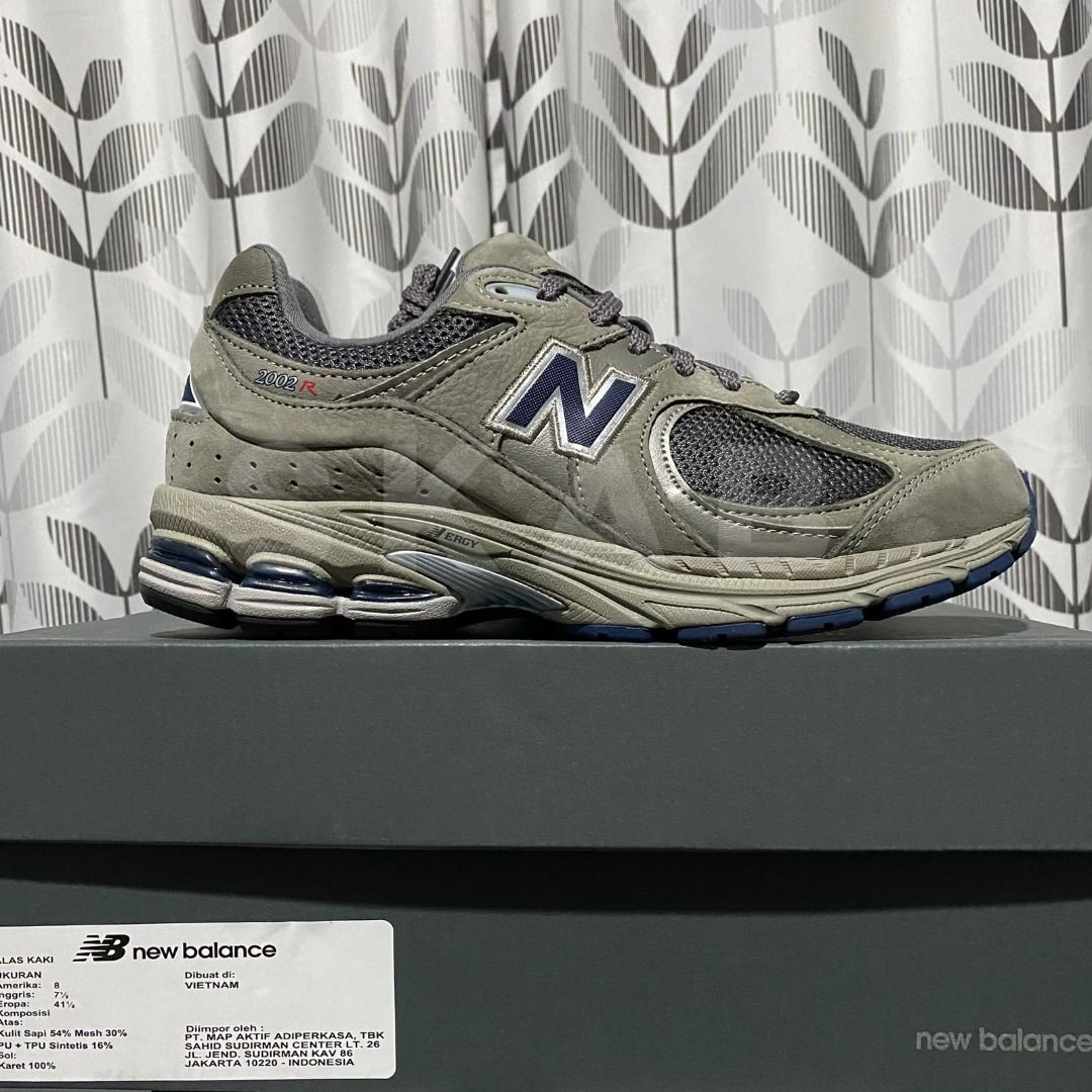 New Balance 2002ra Light Grey ( No Pigskin ), Fesyen Pria, Sepatu ...