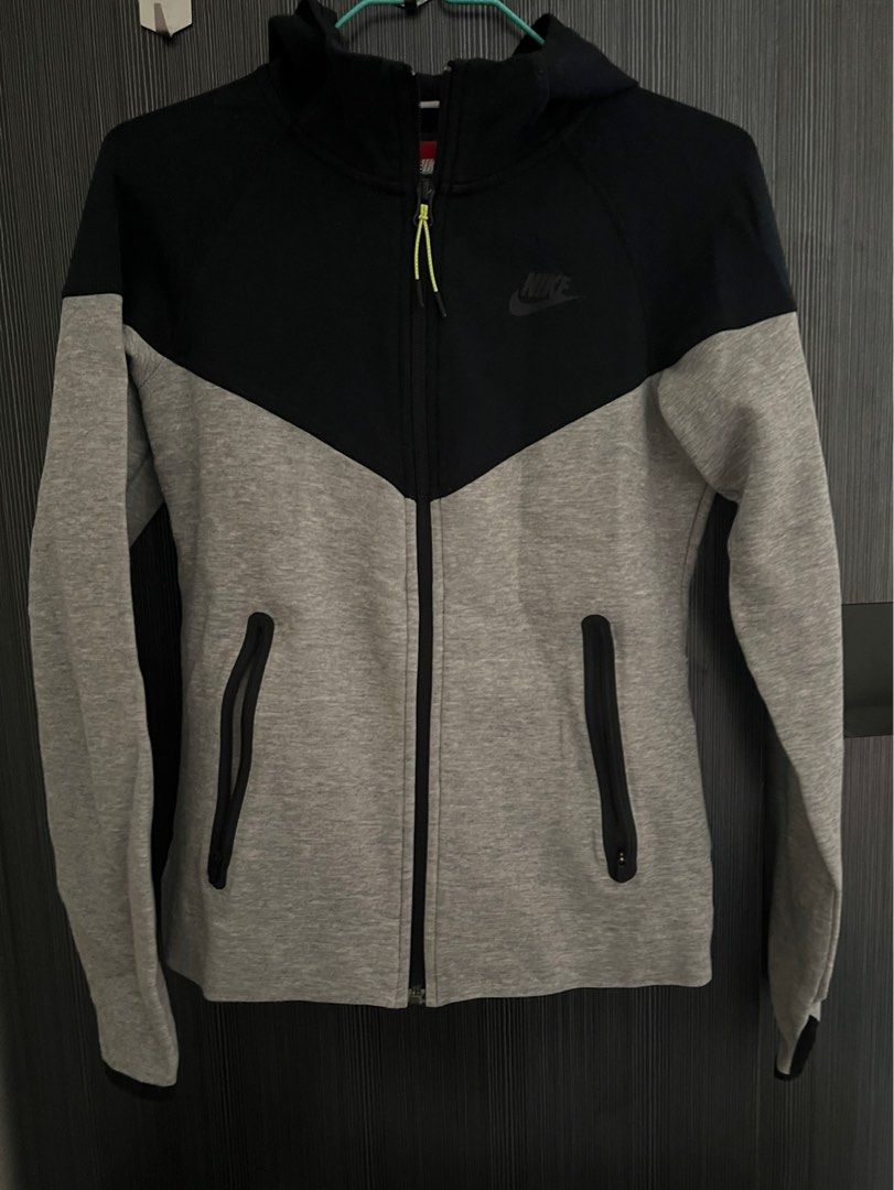 💯Nike hoodie jacket （分類：外套及戶外衣服）位於 Hong Kong。 由 honestly668 提交（商品編號 1274471209，圖片 1）。簡介： No damage, stains 。