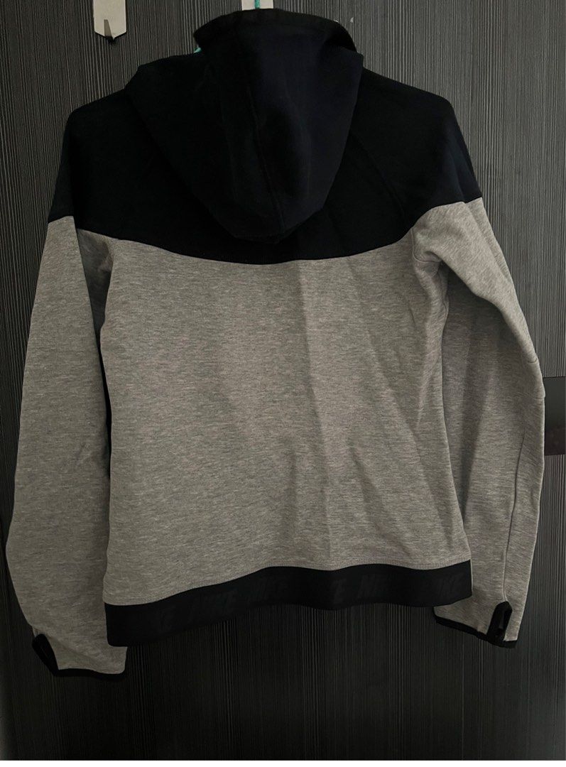💯Nike hoodie jacket （分類：外套及戶外衣服）位於 Hong Kong。 由 honestly668 提交（商品編號 1274471209，圖片 2）。簡介： No damage, stains 。