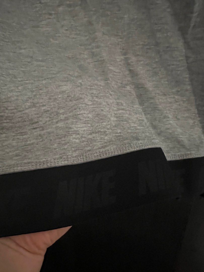 💯Nike hoodie jacket （分類：外套及戶外衣服）位於 Hong Kong。 由 honestly668 提交（商品編號 1274471209，圖片 4）。簡介： No damage, stains 。