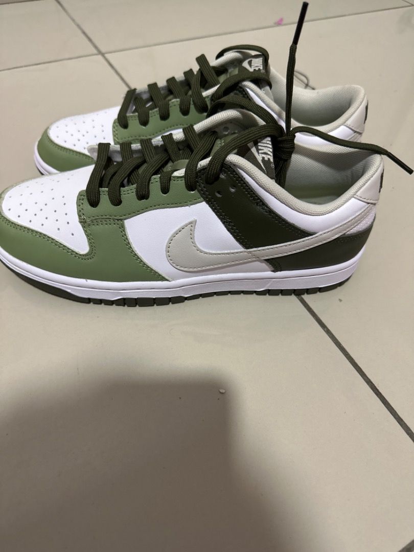 Khaki green sale nike 27