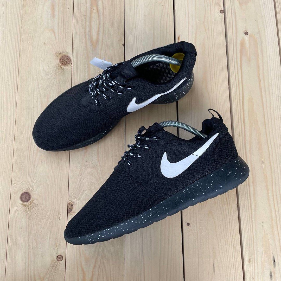 Nike roshe run all sale black