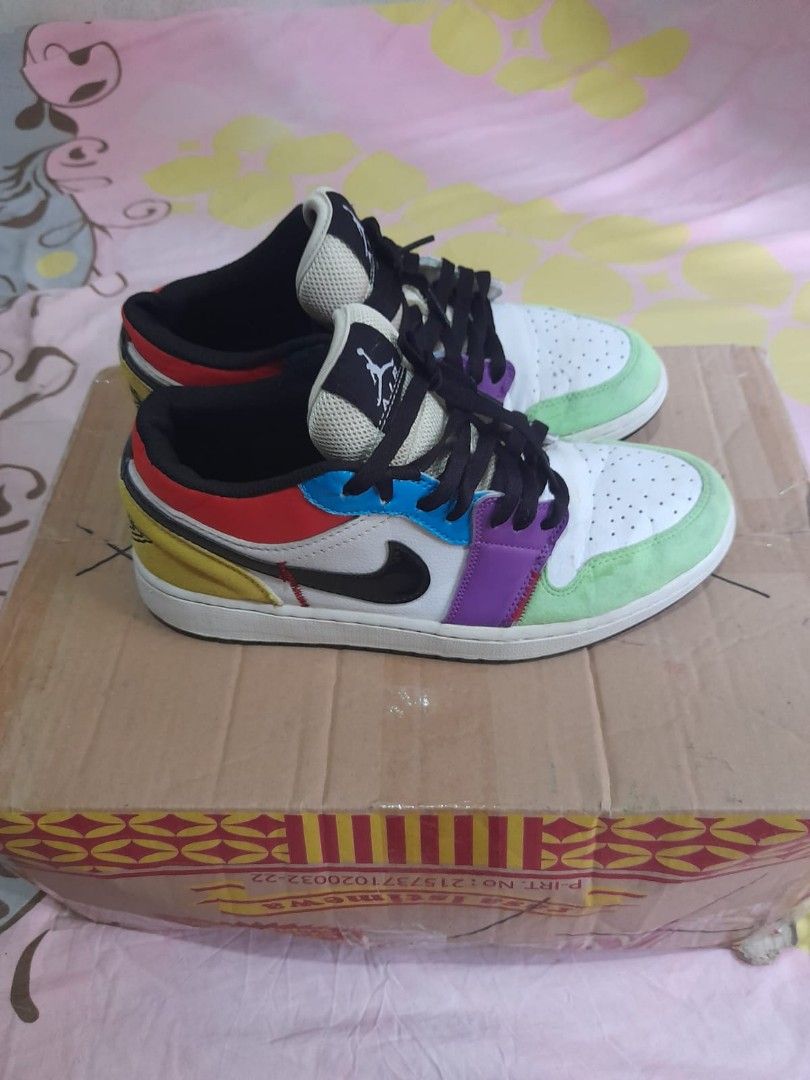 Nike air jordan low multi color, Fesyen Pria, Sepatu Sneakers