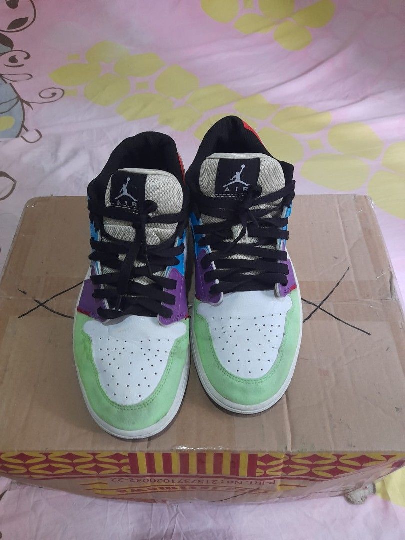 Nike air jordan low multi color, Fesyen Pria, Sepatu Sneakers