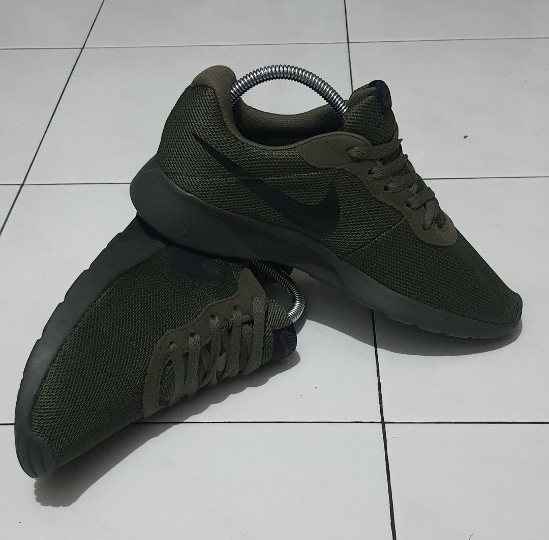 Nike tanjun army green on sale