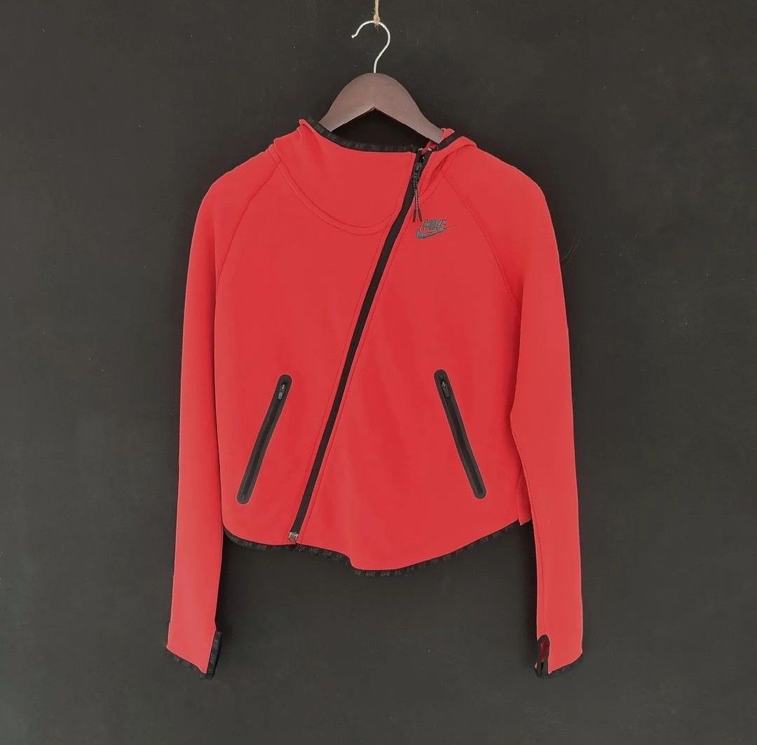 Red nike sales cropped hoodie