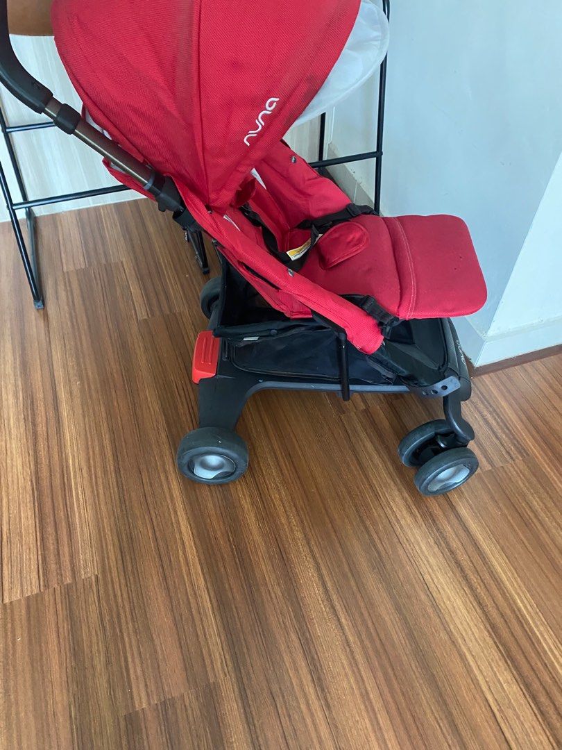 Nuna pepp luxx stroller red