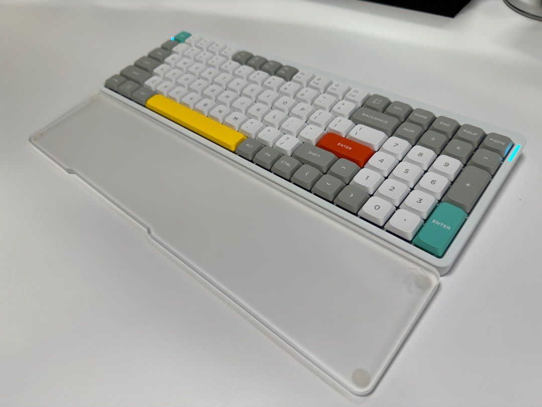 NuPhy Air96 (Wisteria Switches) + Mono Wrist Rest (Acrylic Frosted ...