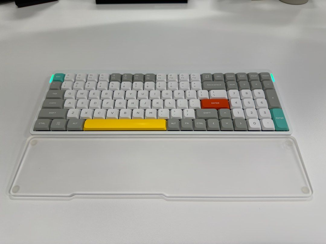 NuPhy Air96 (Wisteria Switches) + Mono Wrist Rest (Acrylic Frosted ...