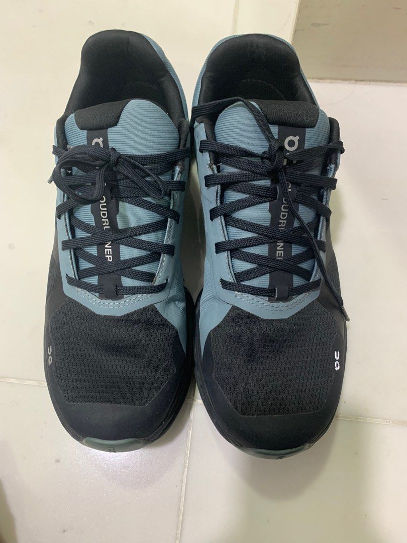 ON Men s Cloudrunner Waterproof Sneakers EU42.5